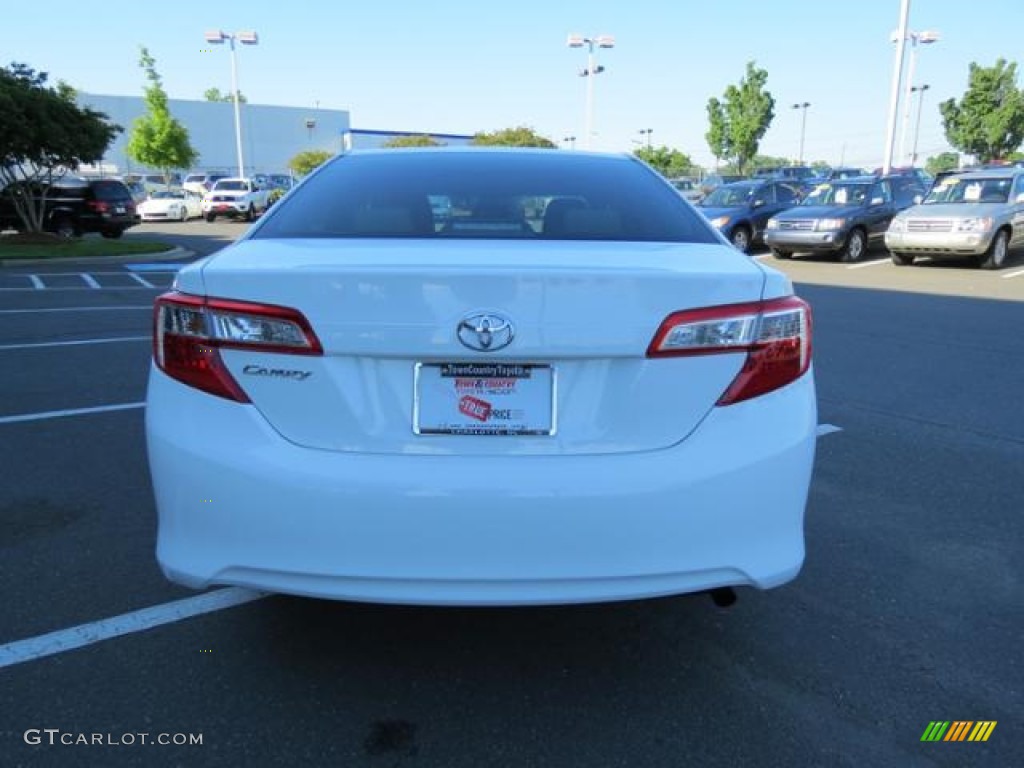 2013 Camry L - Super White / Ivory photo #17