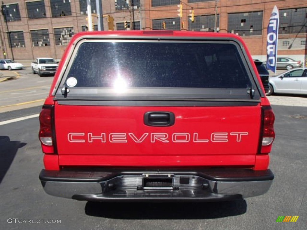 2004 Silverado 1500 LS Extended Cab 4x4 - Victory Red / Medium Gray photo #7