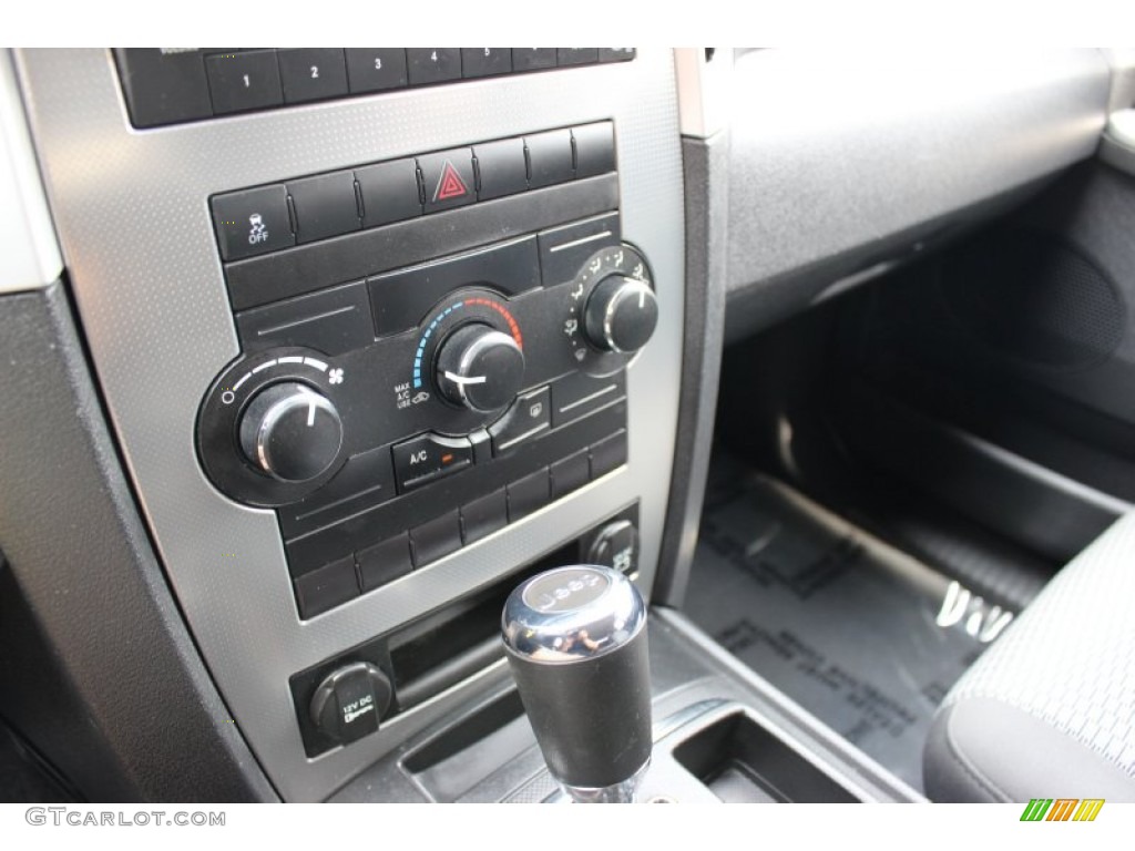 2010 Jeep Grand Cherokee Laredo 4x4 Controls Photo #81157965
