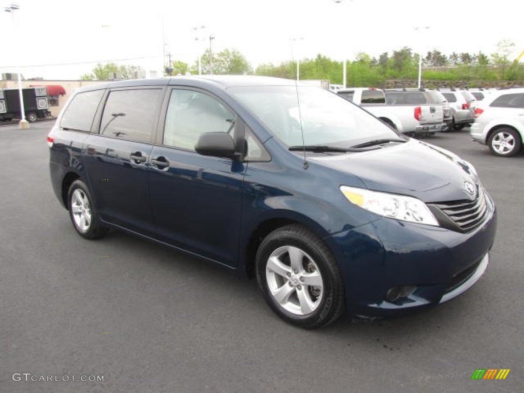 2011 Sienna V6 - South Pacific Blue Pearl / Light Gray photo #3