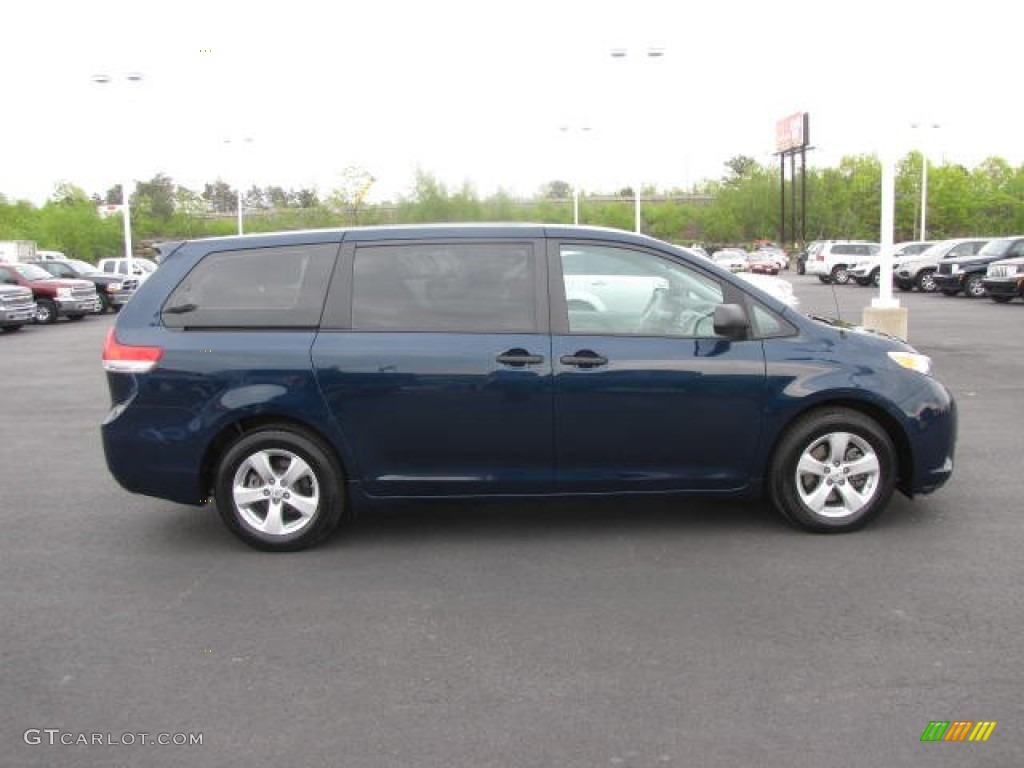 2011 Sienna V6 - South Pacific Blue Pearl / Light Gray photo #4