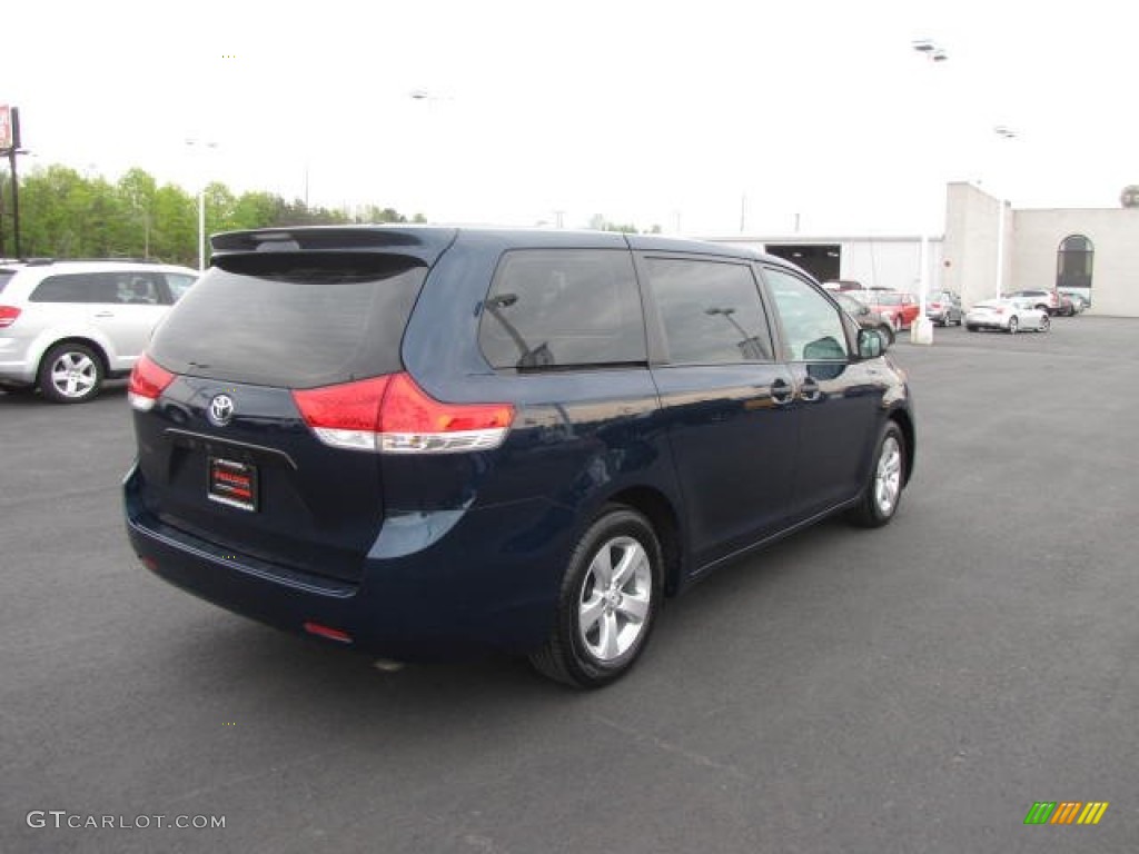 2011 Sienna V6 - South Pacific Blue Pearl / Light Gray photo #5