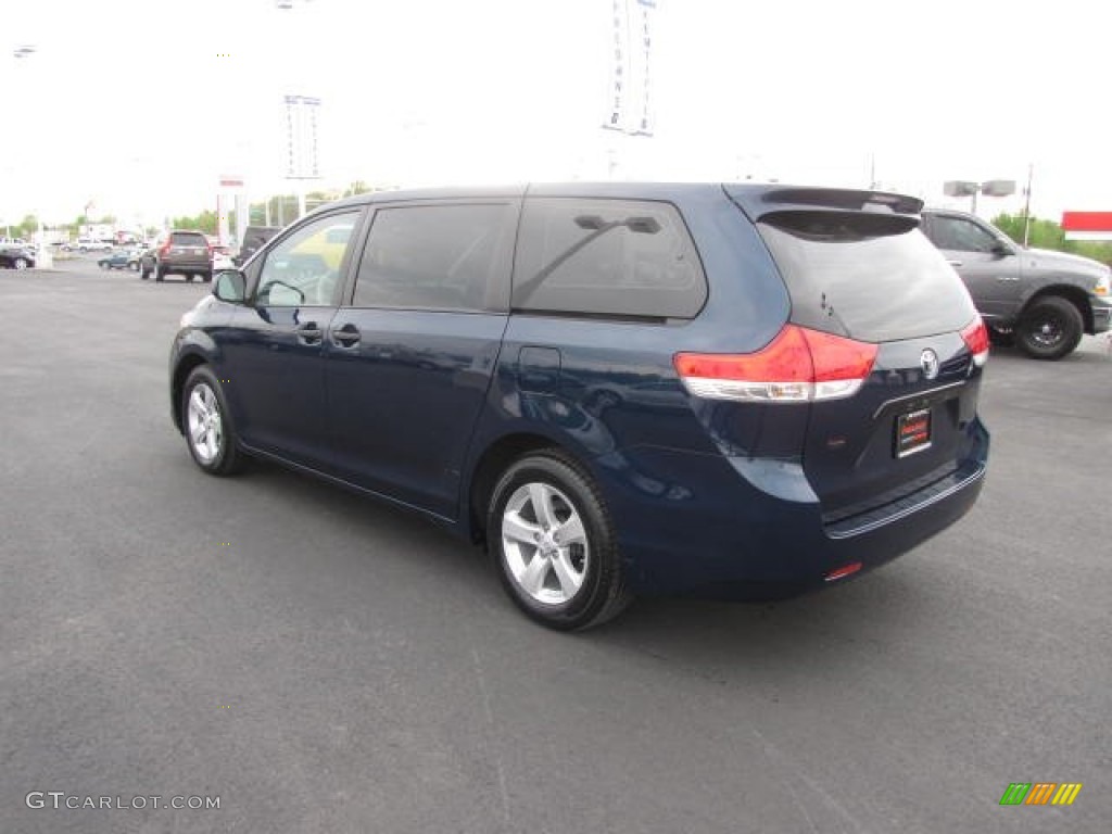 2011 Sienna V6 - South Pacific Blue Pearl / Light Gray photo #7