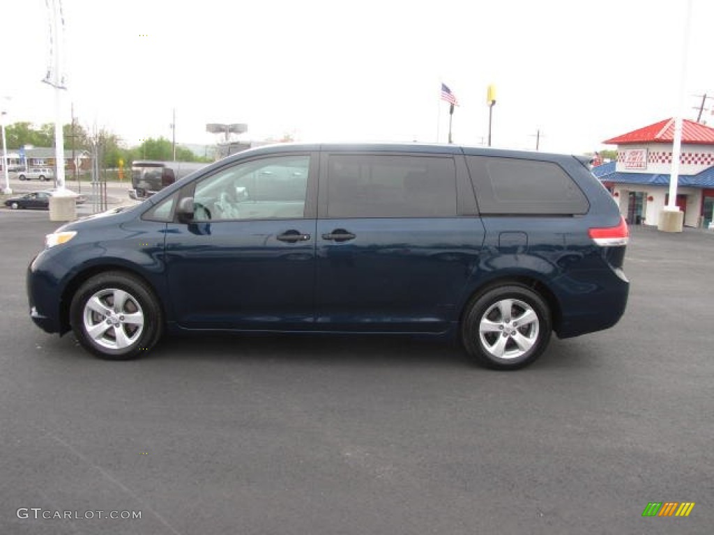 2011 Sienna V6 - South Pacific Blue Pearl / Light Gray photo #8