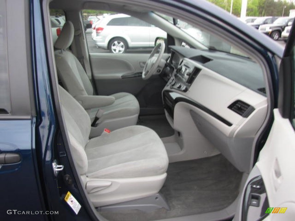 2011 Sienna V6 - South Pacific Blue Pearl / Light Gray photo #19