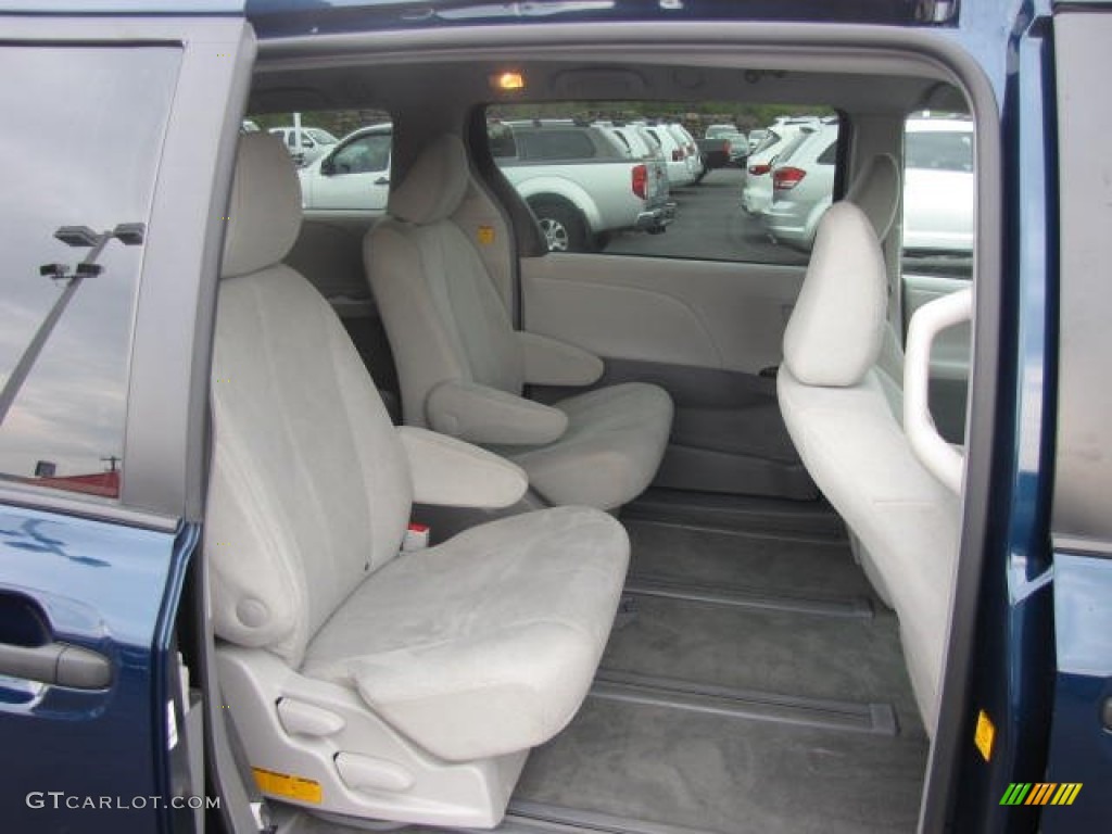 2011 Sienna V6 - South Pacific Blue Pearl / Light Gray photo #23