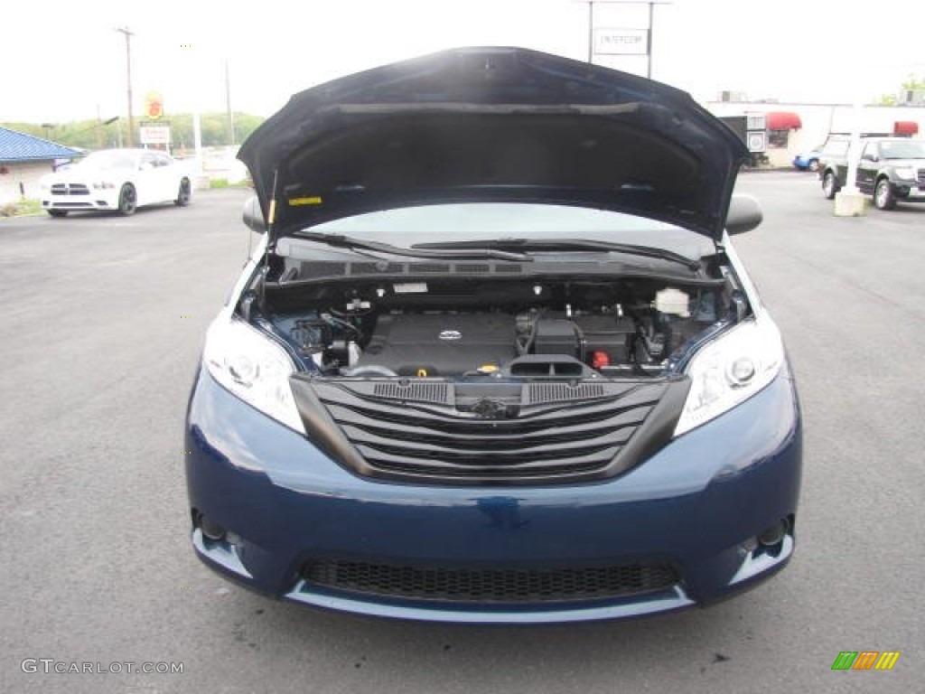 2011 Sienna V6 - South Pacific Blue Pearl / Light Gray photo #28