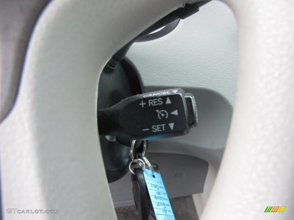 2011 Sienna V6 - South Pacific Blue Pearl / Light Gray photo #35