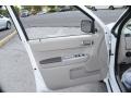 Oxford White - Mariner V6 4WD Photo No. 20
