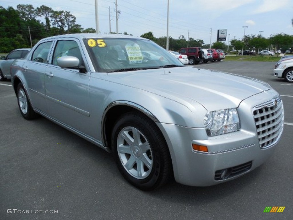Bright Silver Metallic 2005 Chrysler 300 Touring Exterior Photo #81163053