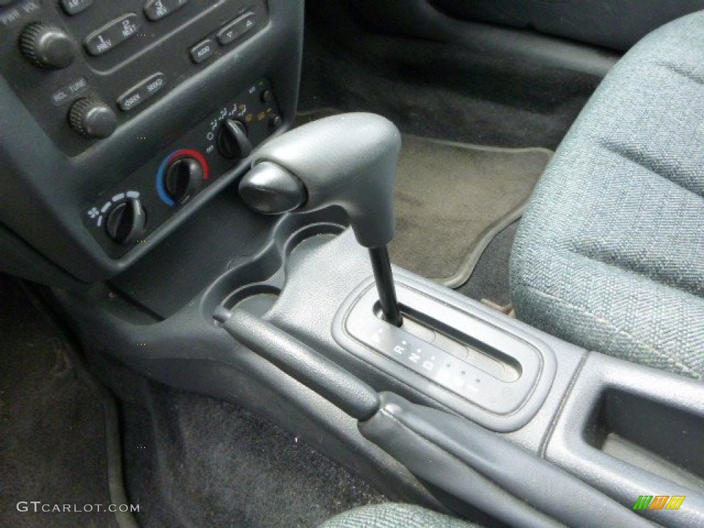 2002 Cavalier Sedan - Ultra Silver Metallic / Graphite photo #16