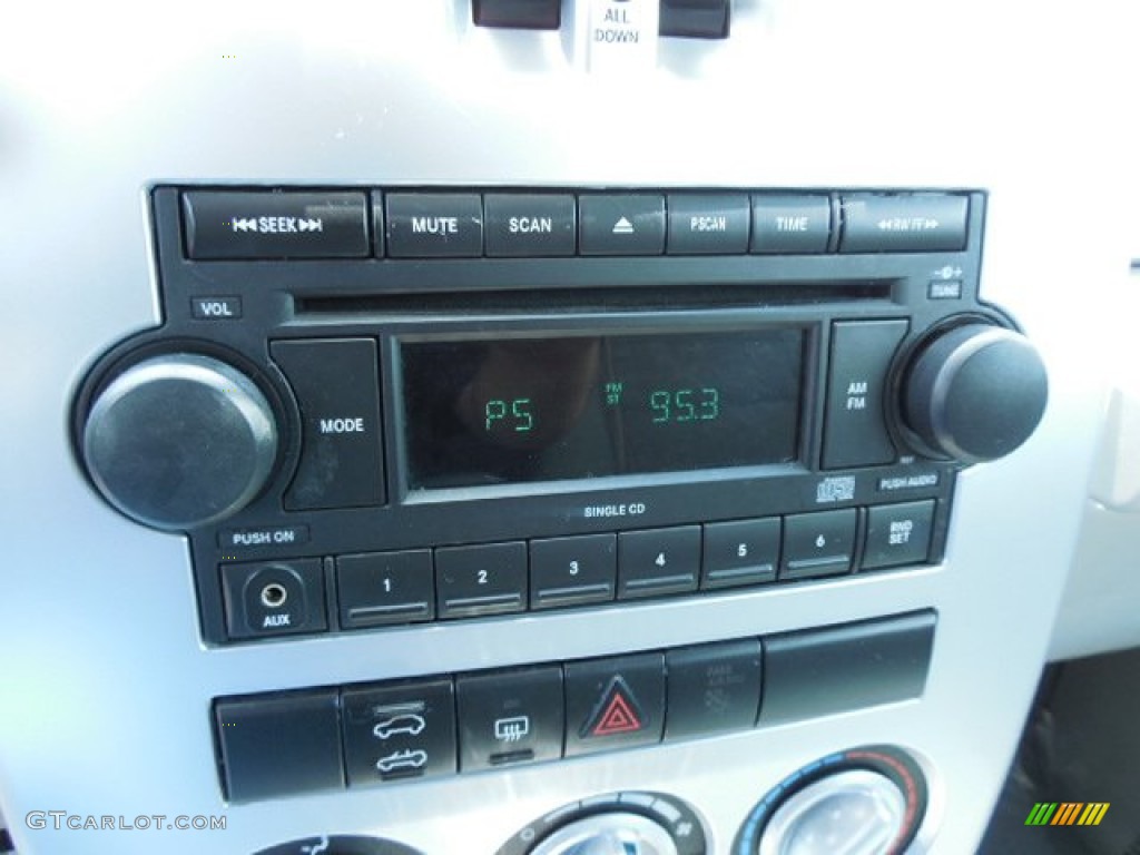 2007 Chrysler PT Cruiser Convertible Audio System Photo #81165051
