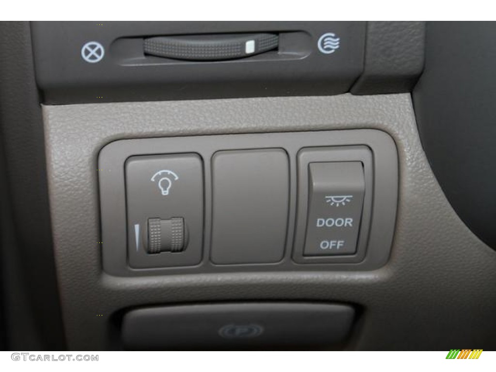 2009 Sedona LX - Olive Gray / Gray photo #43