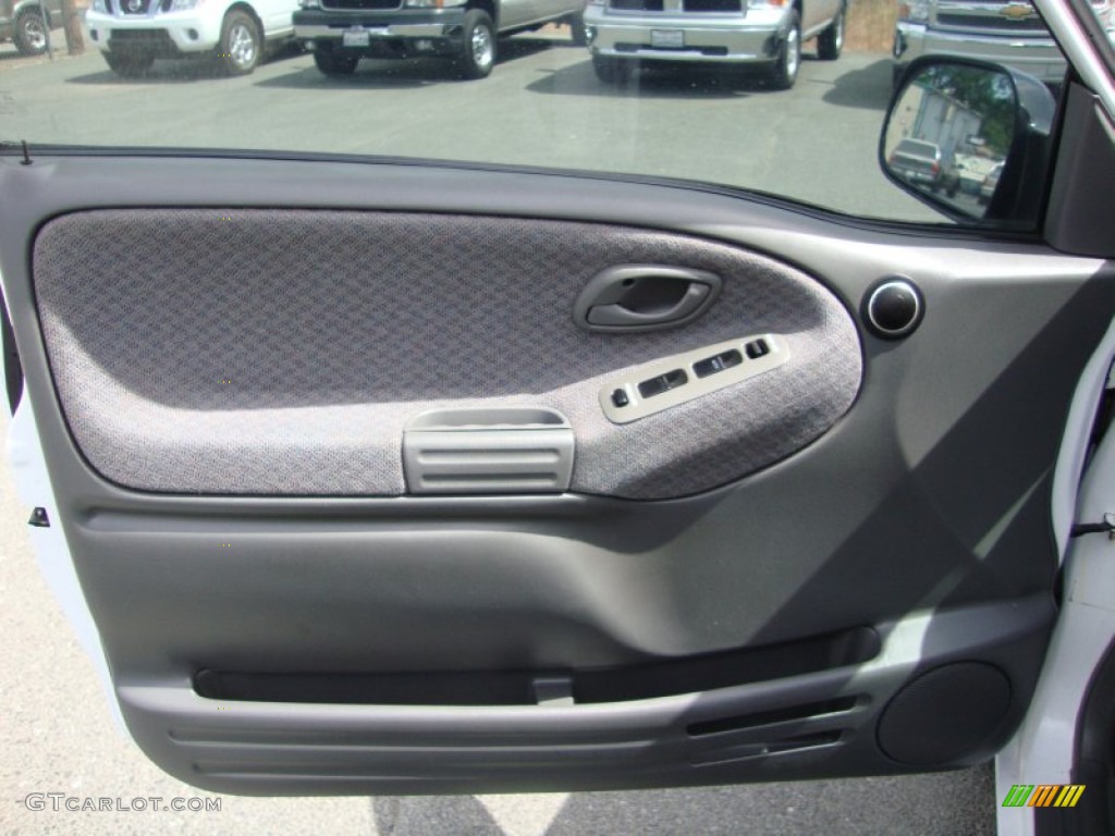 2002 Chevrolet Tracker Convertible Medium Gray Door Panel Photo #81167430
