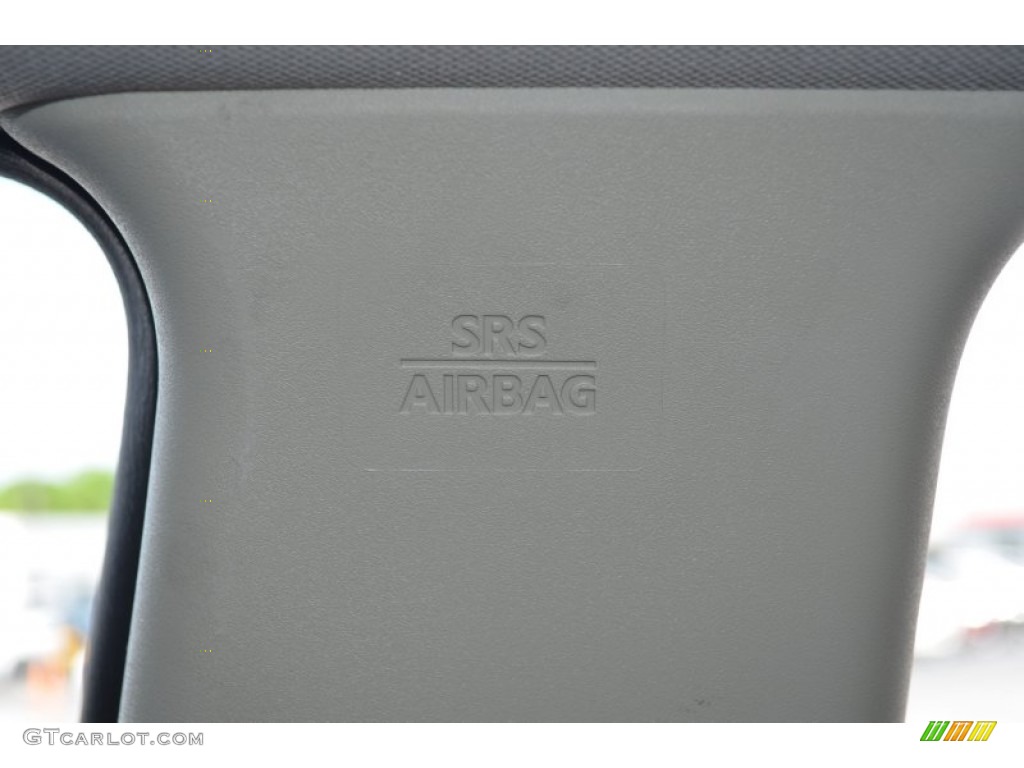 2011 Versa 1.8 SL Hatchback - Magnetic Gray Metallic / Charcoal photo #28