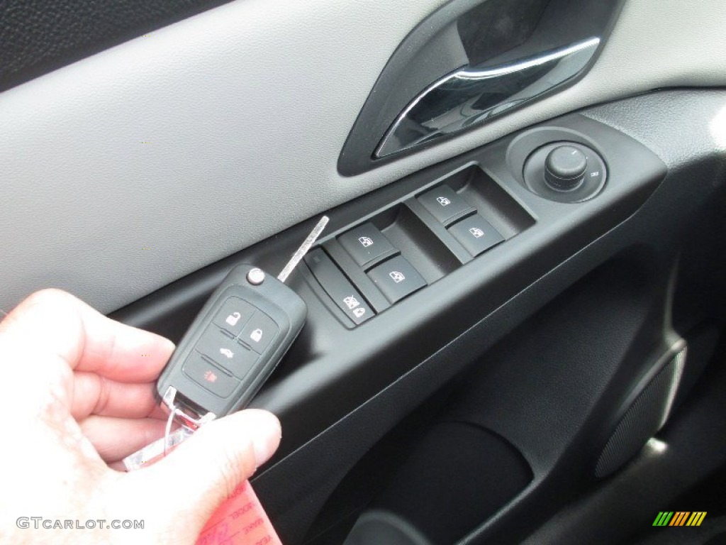 2013 Cruze LS - Atlantis Blue Metallic / Jet Black/Medium Titanium photo #5