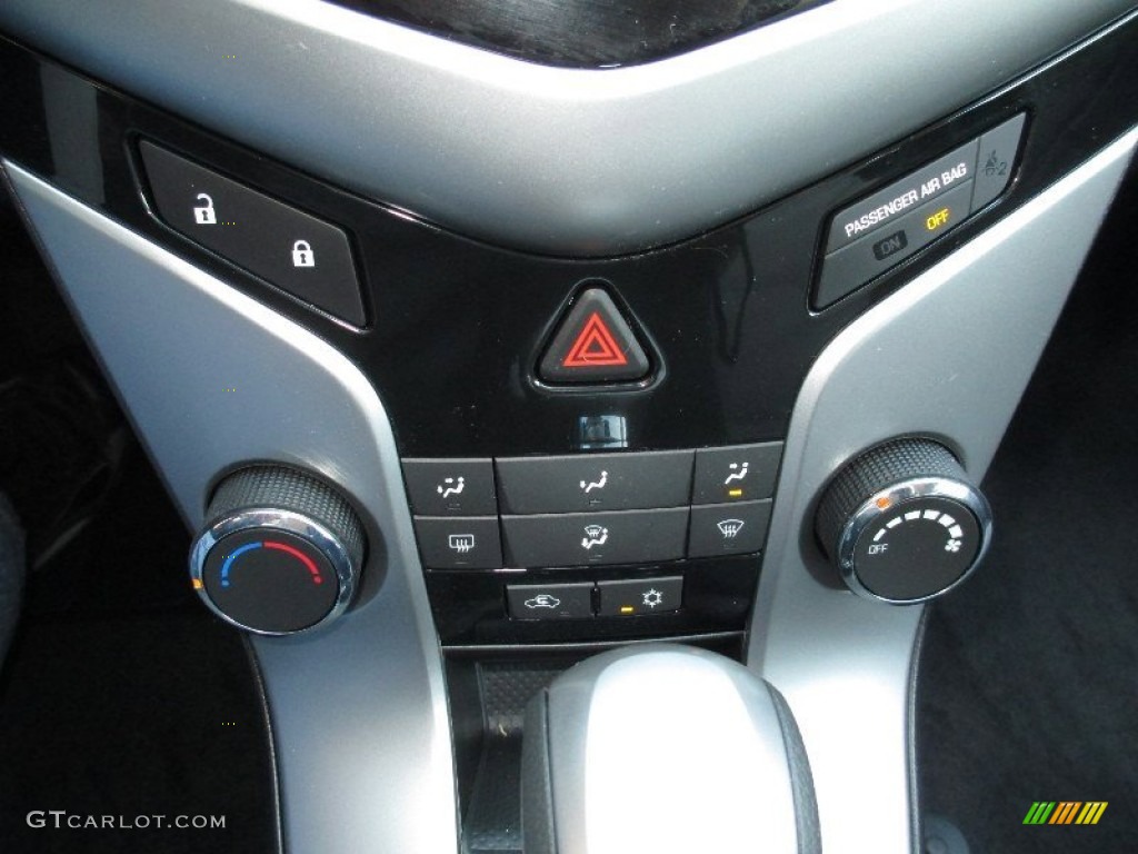 2013 Cruze LS - Atlantis Blue Metallic / Jet Black/Medium Titanium photo #24