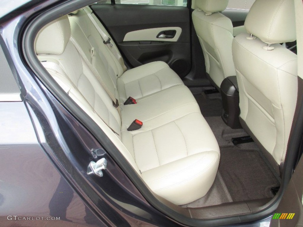 Cocoa/Light Neutral Interior 2013 Chevrolet Cruze LT Photo #81170172