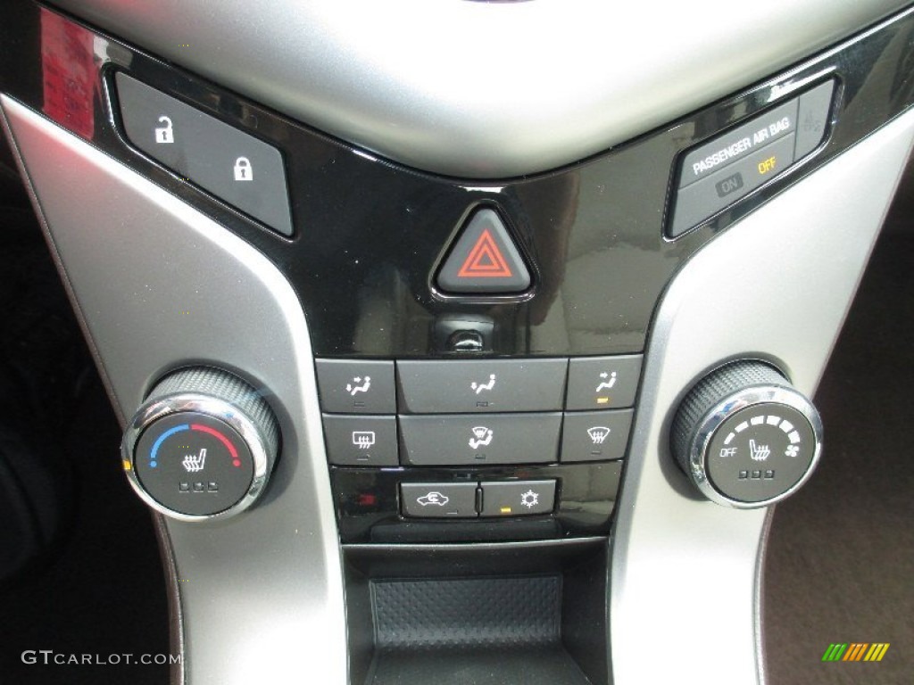 2013 Chevrolet Cruze LT Controls Photo #81170190