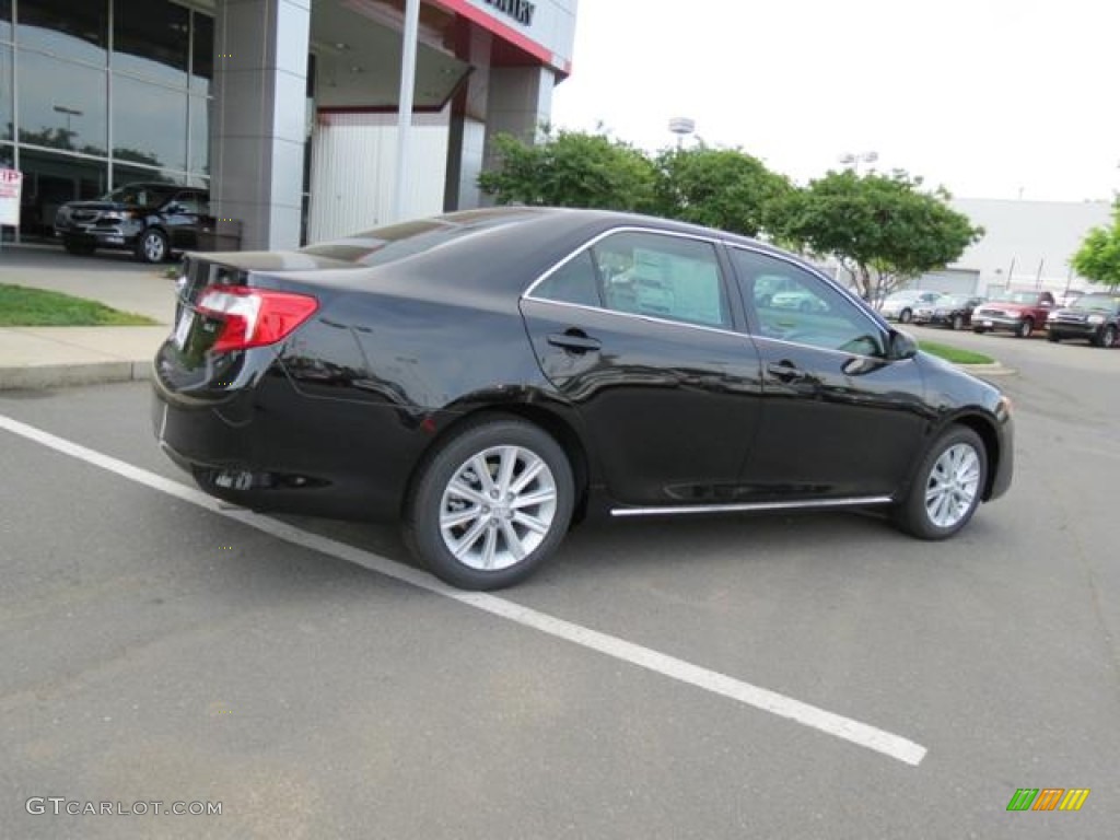 2013 Camry XLE V6 - Attitude Black Metallic / Ivory photo #20