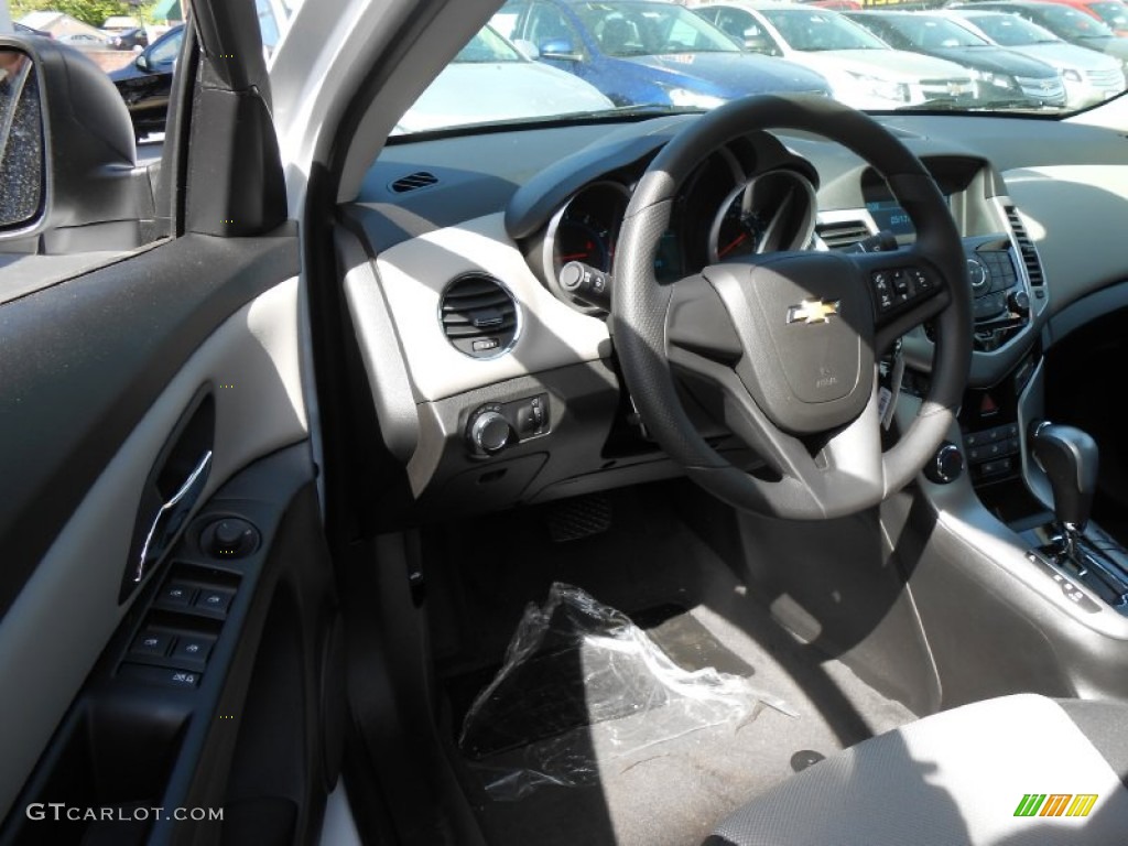 2013 Cruze LS - Summit White / Jet Black/Medium Titanium photo #7