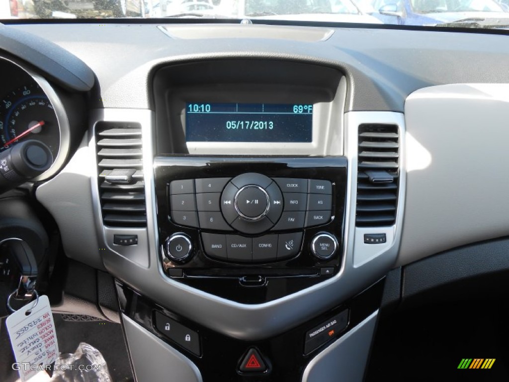 2013 Cruze LS - Summit White / Jet Black/Medium Titanium photo #12
