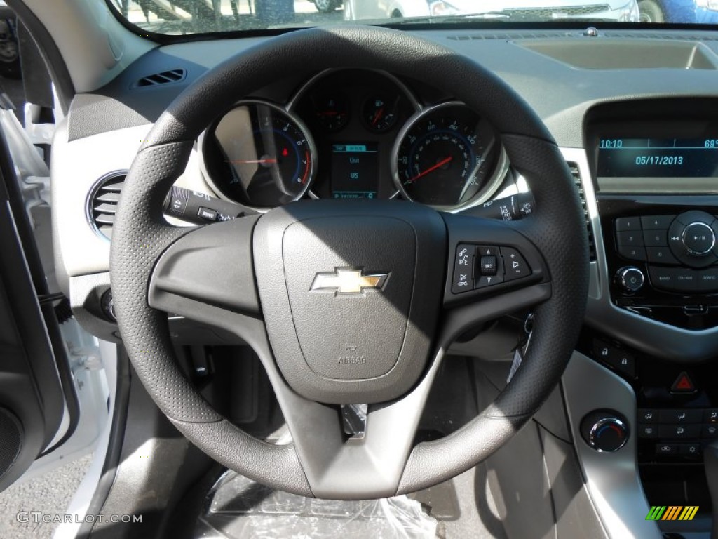 2013 Cruze LS - Summit White / Jet Black/Medium Titanium photo #13