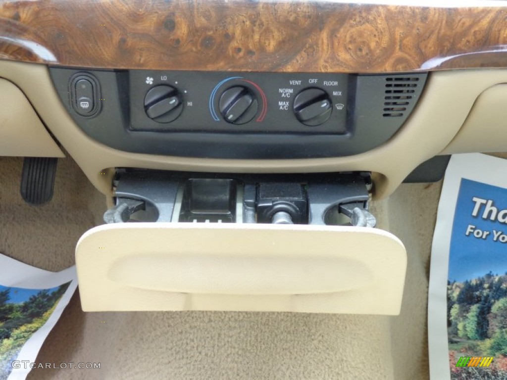 2006 Grand Marquis GS - Light Tundra Metallic / Light Camel photo #14