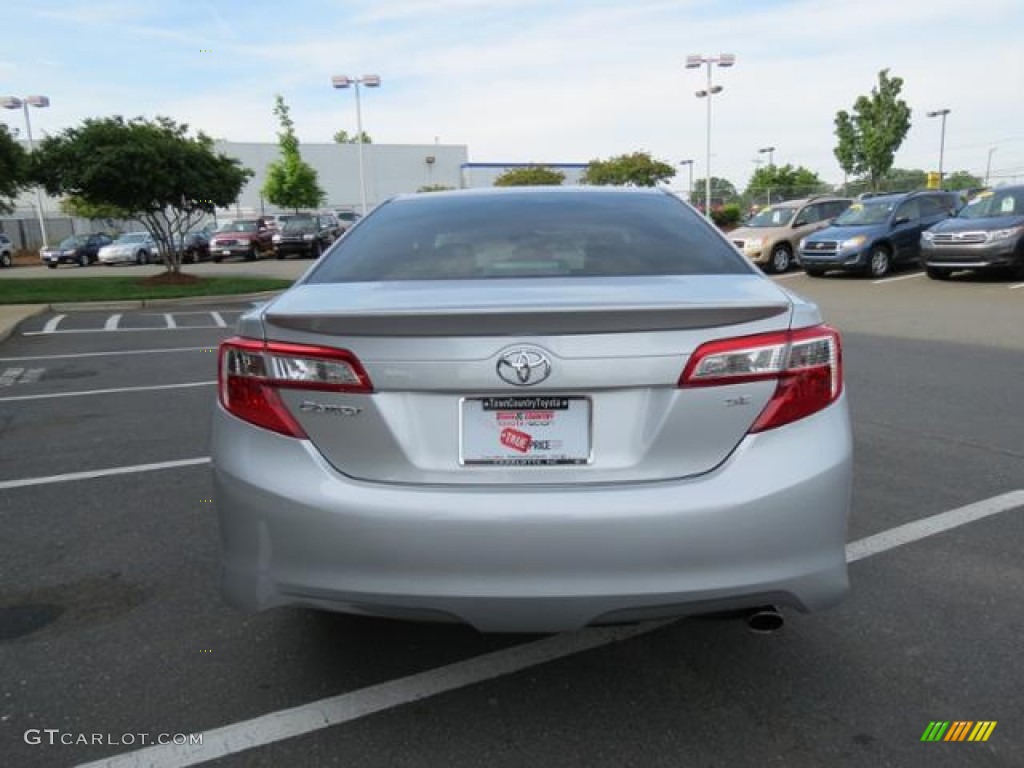 2013 Camry SE - Classic Silver Metallic / Black/Ash photo #18