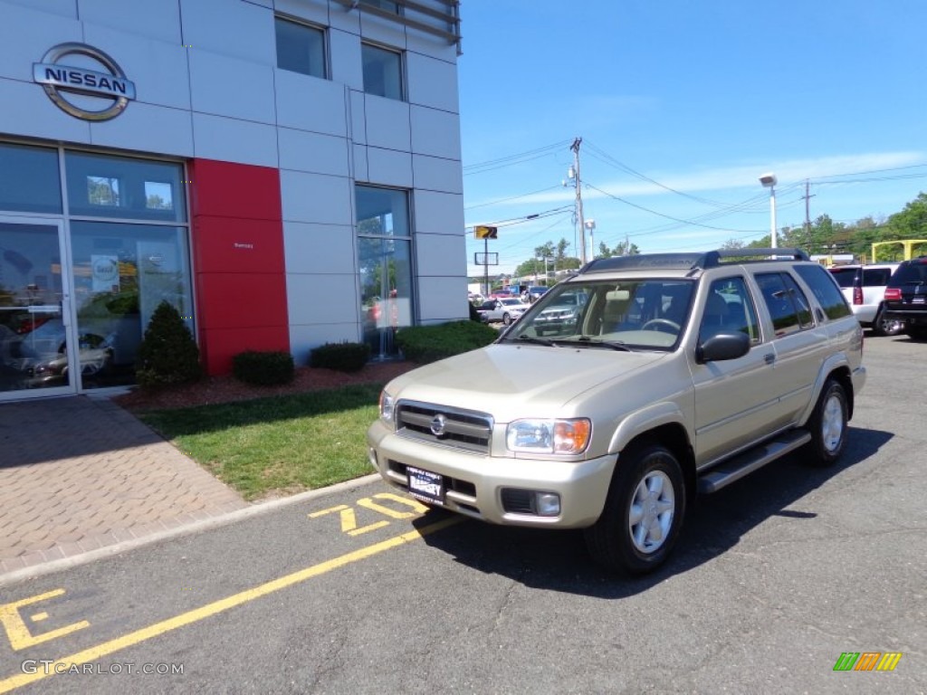 2002 Pathfinder SE 4x4 - Sahara Beige Metallic / Beige photo #1