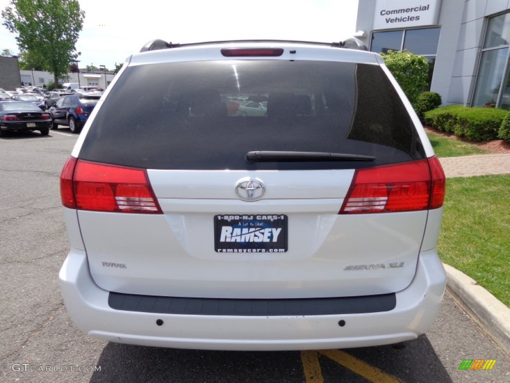 2004 Sienna XLE - Natural White / Fawn Beige photo #3