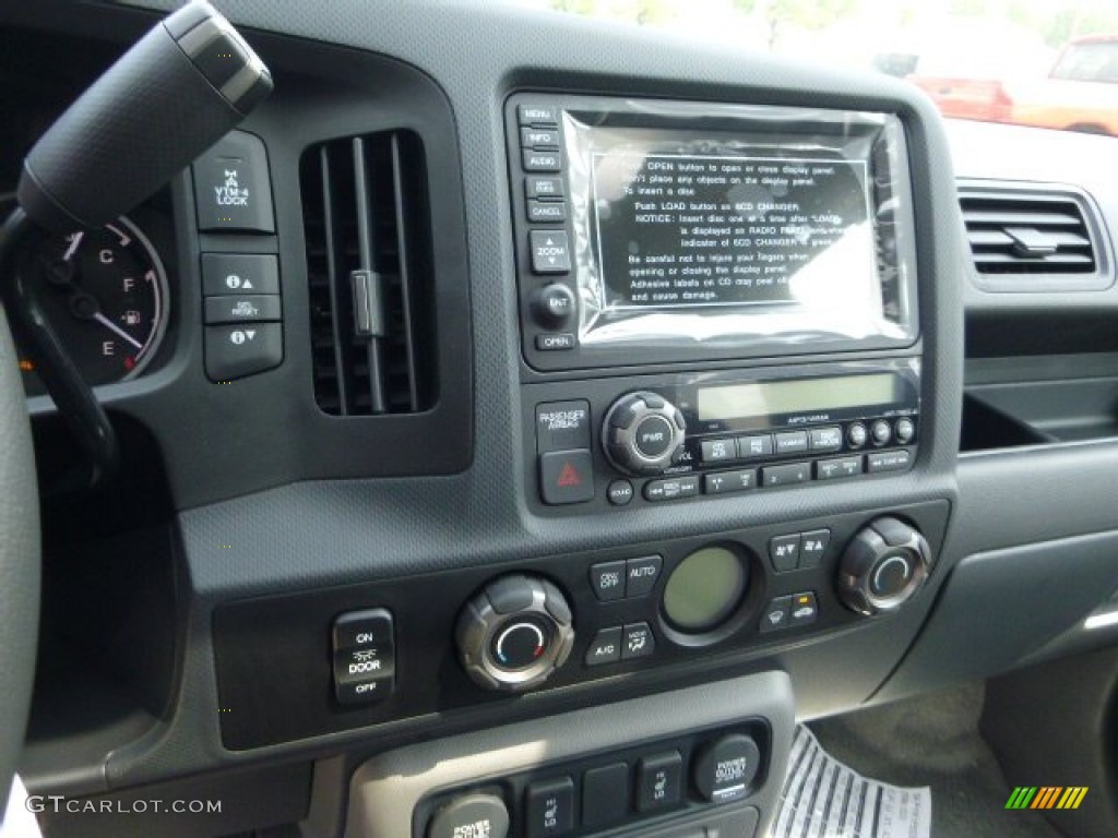 2013 Honda Ridgeline RTL Controls Photo #81177569
