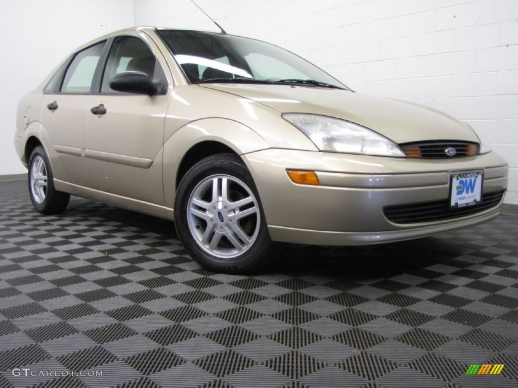2000 Focus SE Sedan - Fort Knox Gold Metallic / Medium Parchment photo #1