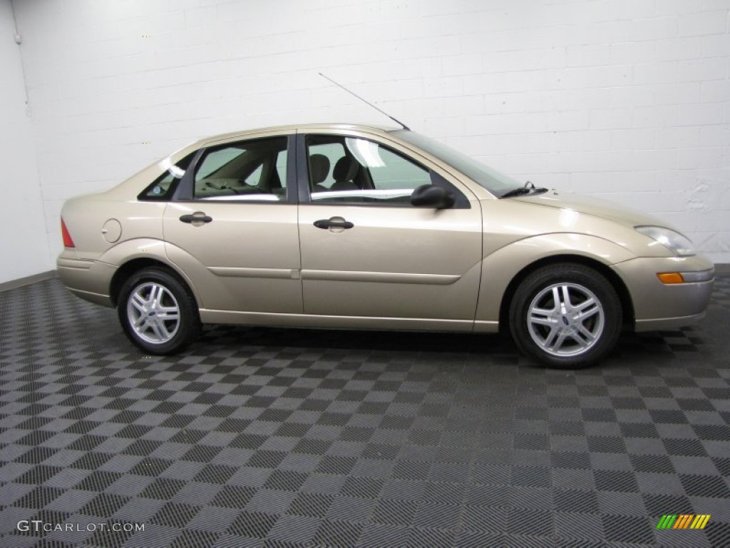 2000 Focus SE Sedan - Fort Knox Gold Metallic / Medium Parchment photo #3