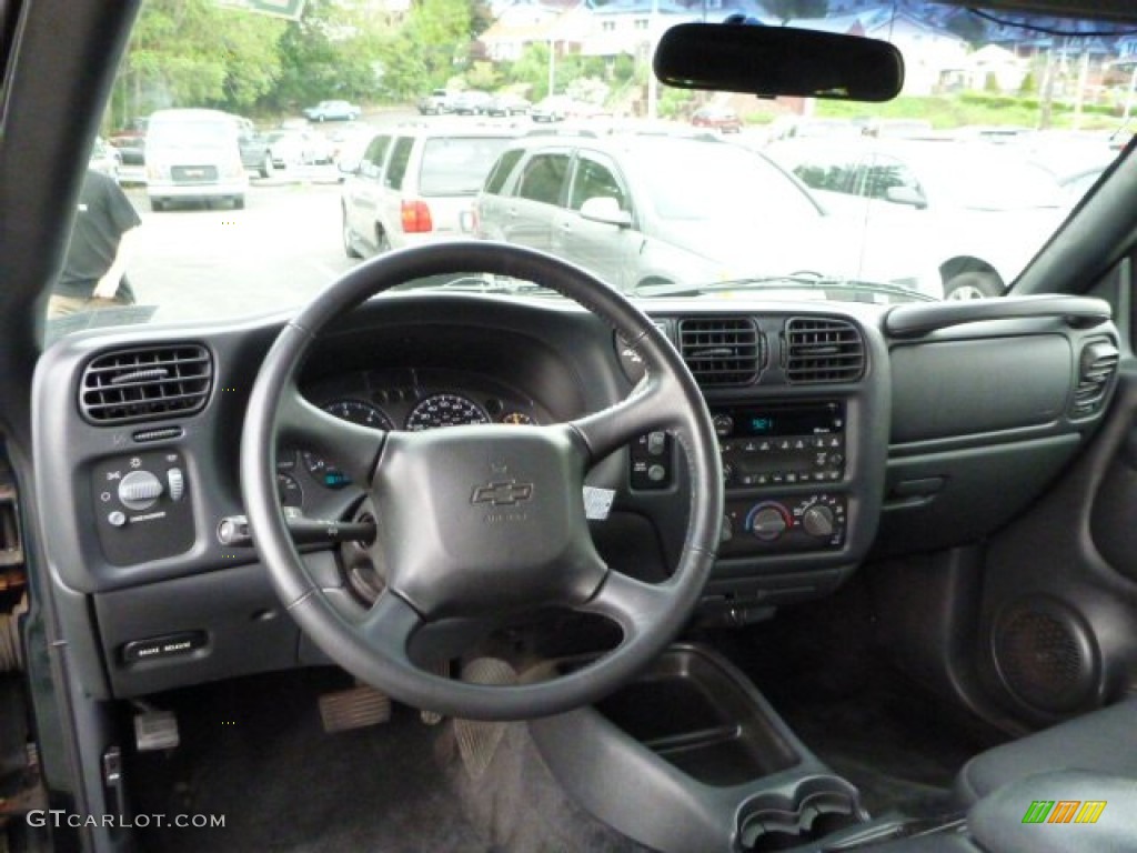 2003 Chevrolet Blazer LS 4x4 Graphite Dashboard Photo #81178464