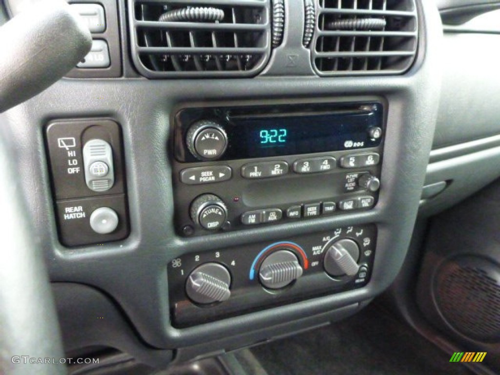 2003 Chevrolet Blazer LS 4x4 Controls Photo #81178740