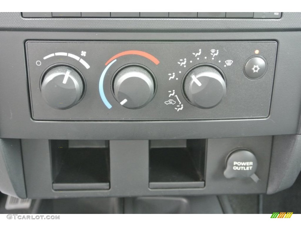 2009 Dodge Dakota Big Horn Crew Cab Controls Photo #81179409