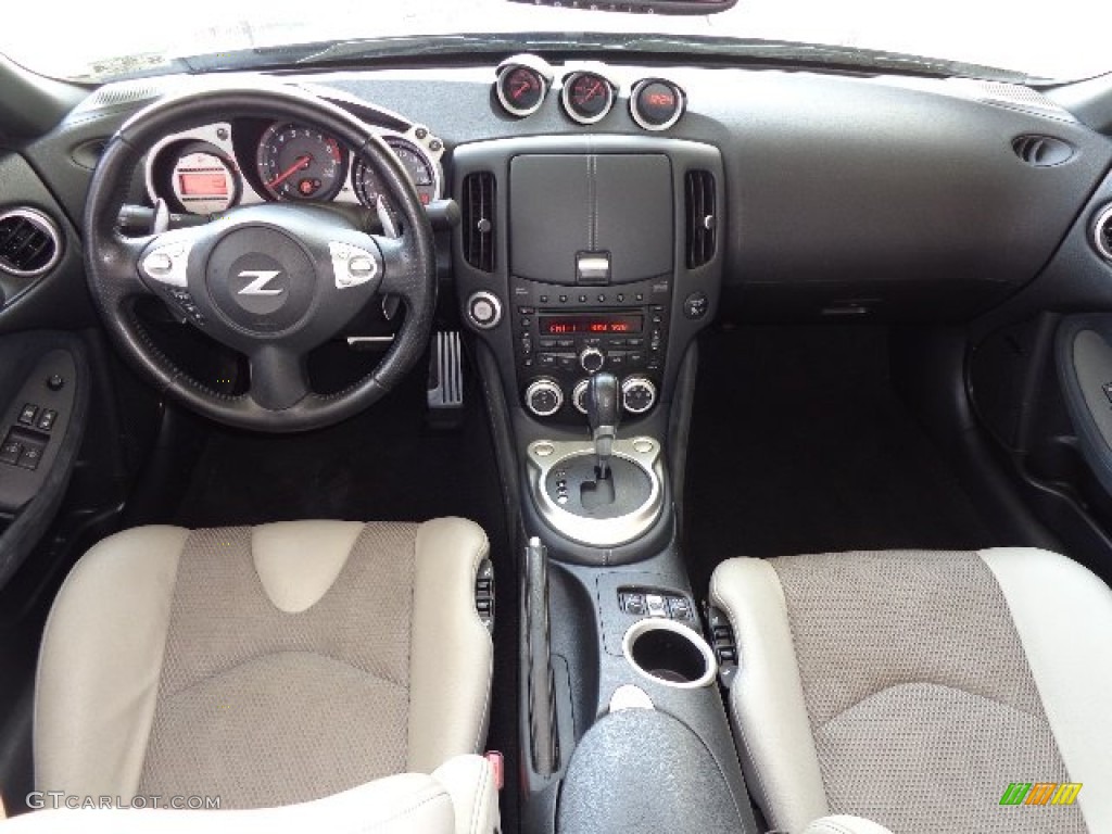 2010 Nissan 370Z Touring Roadster Dashboard Photos