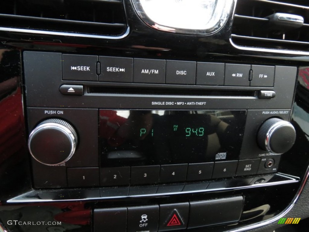 2012 Chrysler 200 LX Sedan Audio System Photo #81184500