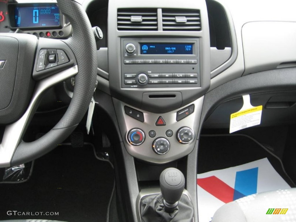2013 Chevrolet Sonic LS Hatch Controls Photo #81185421