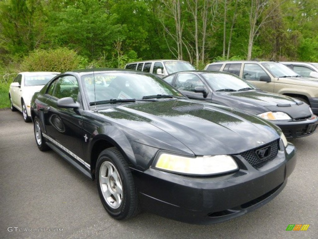 2000 Mustang V6 Coupe - Black / Medium Graphite photo #1