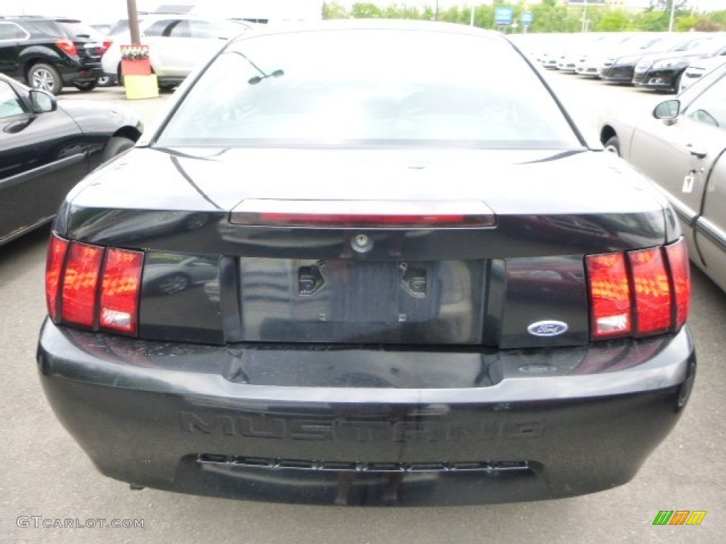 2000 Mustang V6 Coupe - Black / Medium Graphite photo #3