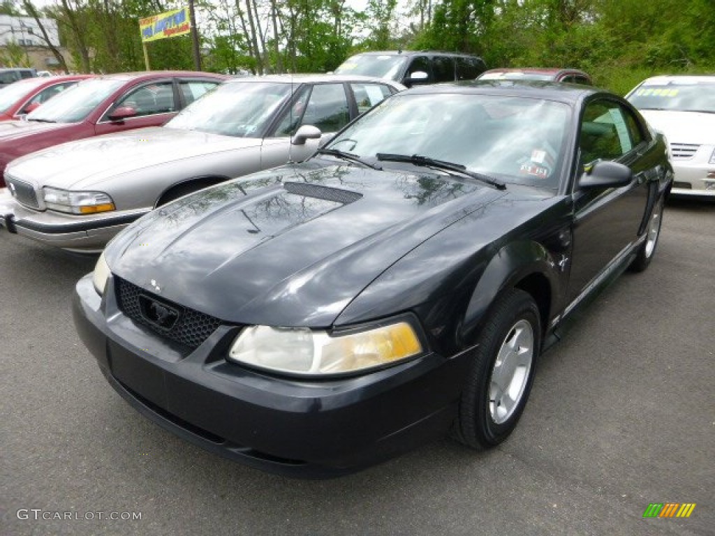 2000 Mustang V6 Coupe - Black / Medium Graphite photo #5