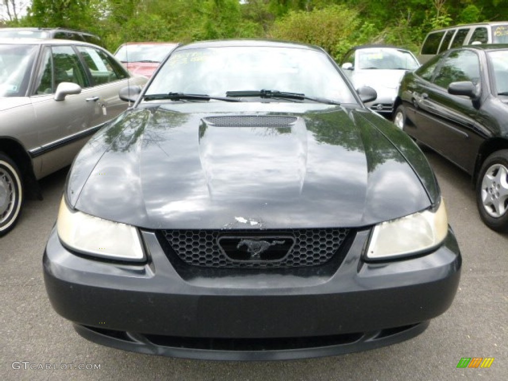 2000 Mustang V6 Coupe - Black / Medium Graphite photo #6