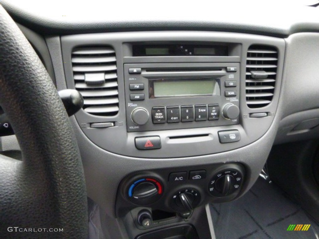 2006 Kia Rio LX Sedan Controls Photo #81188471