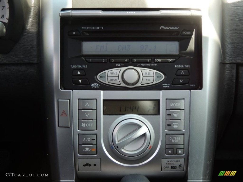 2007 Scion tC Standard tC Model Controls Photo #81191739
