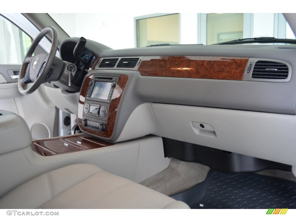 2007 Chevrolet Suburban 1500 LTZ 4x4 Light Titanium/Dark Titanium Dashboard Photo #81193947