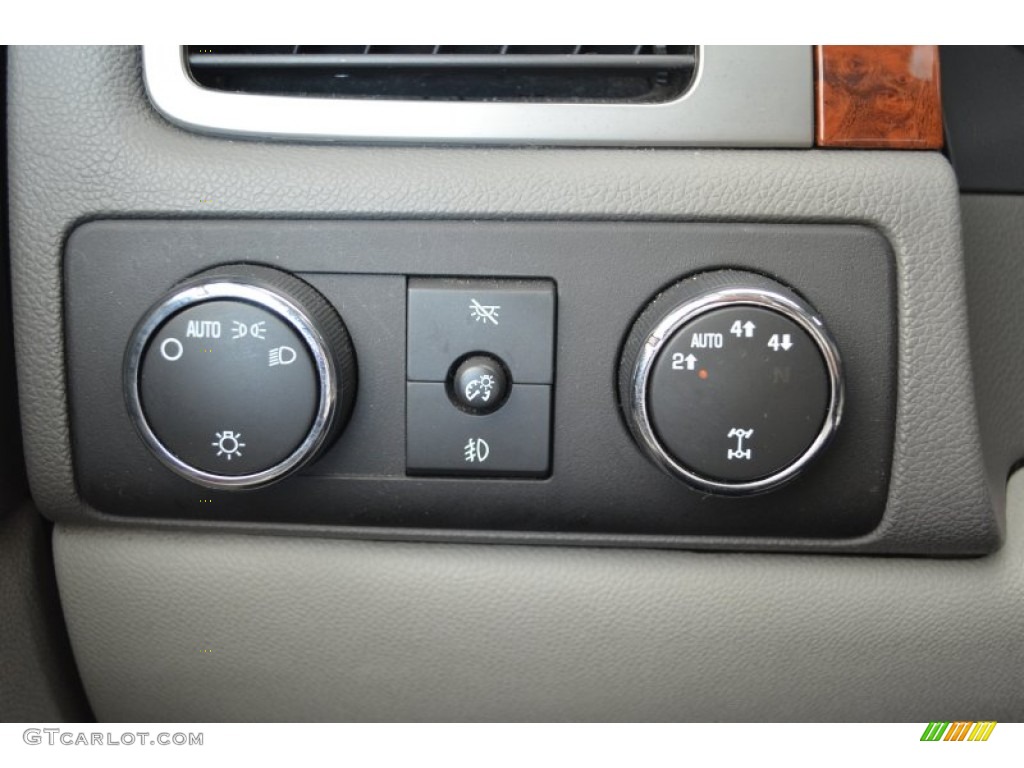 2007 Chevrolet Suburban 1500 LTZ 4x4 Controls Photo #81194136