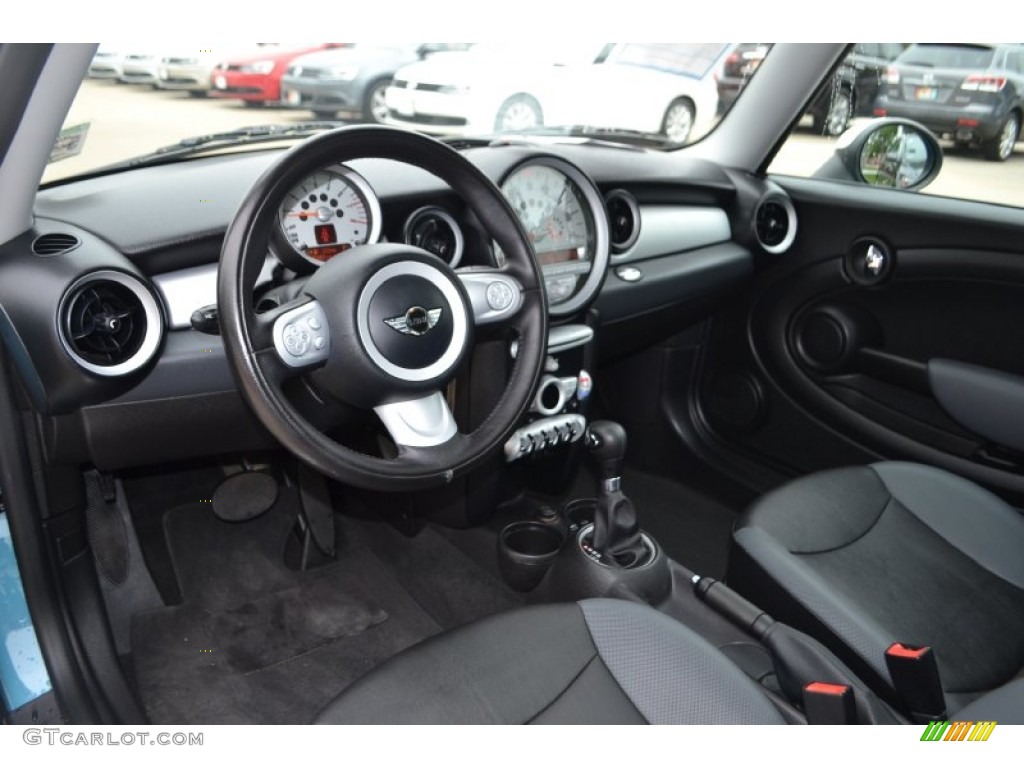 Black/Grey Interior 2009 Mini Cooper Hardtop Photo #81195687