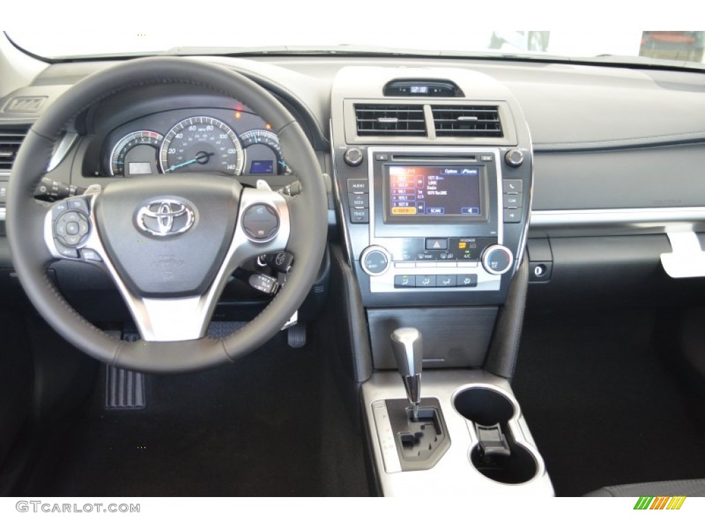 2013 Camry SE - Super White / Black photo #10